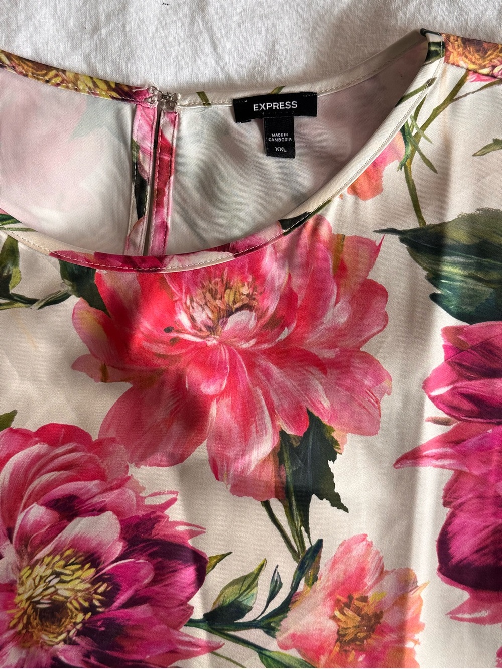 Express Satin Floral Blouse XXL Plus Size - Picture 2 of 5
